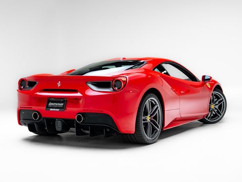Used 2018 Ferrari 488 GTB RWD image 4