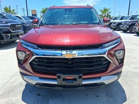 Used 2025 Chevrolet TrailBlazer LT FWD image 2