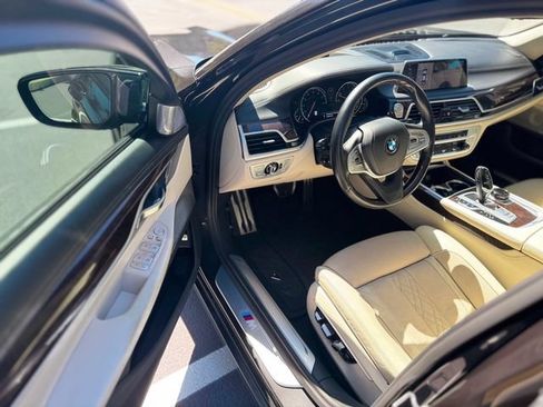 Used 2017 BMW 750i RWD image 30