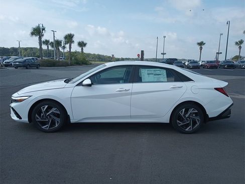 Certified 2024 Hyundai Elantra SEL w/ Convenience Package image 13