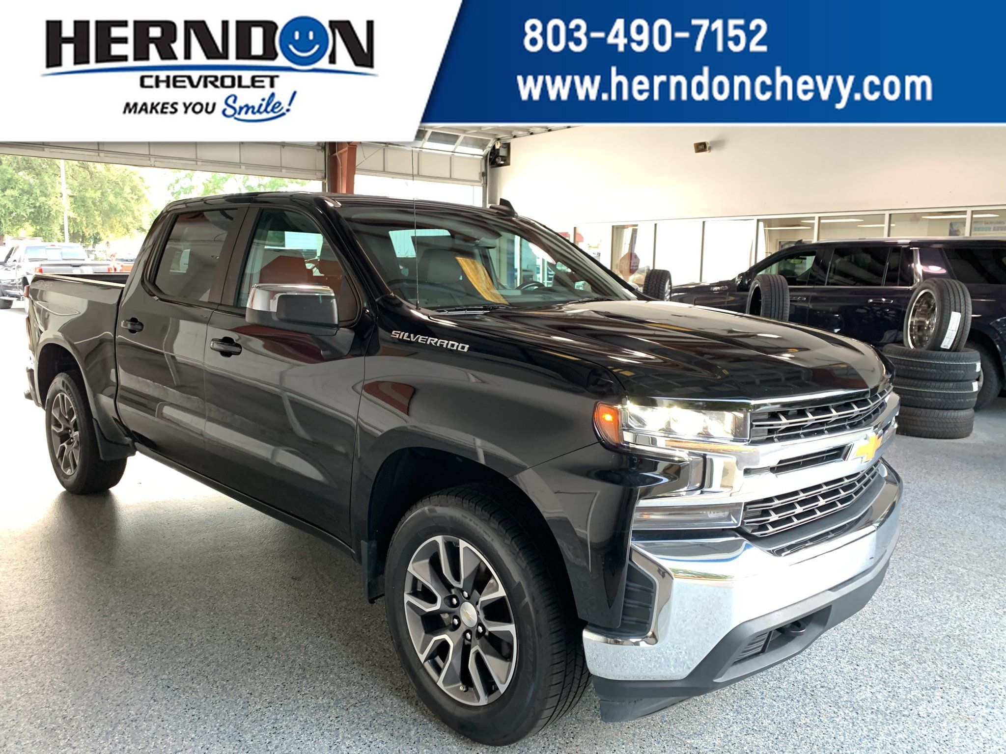 Used 2022 Chevrolet Silverado 1500 LT AWD/4WD image 1