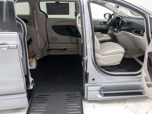 Used 2021 Chrysler Voyager Lxi FWD image 15