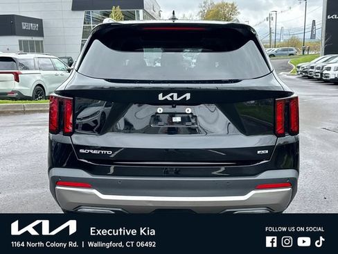 Certified 2024 Kia Sorento S w/ Panoramic Sunroof Package AWD/4WD image 3