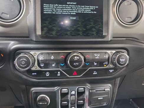 Used 2023 Jeep Wrangler Unlimited Sport AWD/4WD image 20