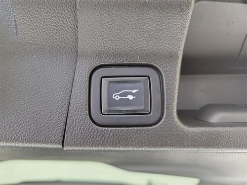 Used 2022 GMC Acadia Denali w/ Denali Ultimate Package image 8