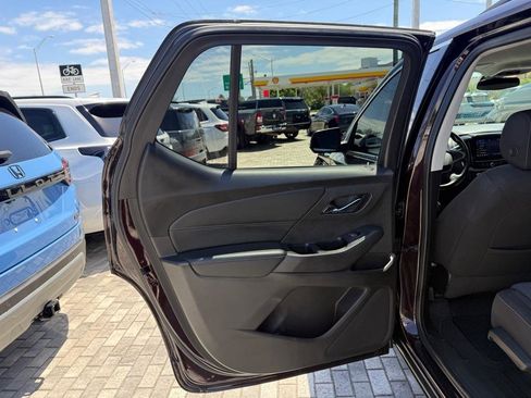 Used 2021 Chevrolet Traverse LT image 30