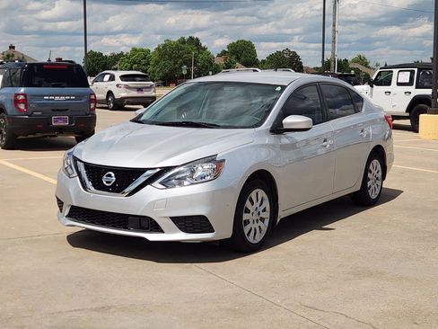 Used 2019 Nissan Sentra S FWD image 2