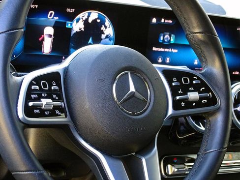 Used 2021 Mercedes-Benz GLB 250 w/ Premium Package image 12