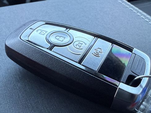 New 2025 Ford Bronco Badlands image 35