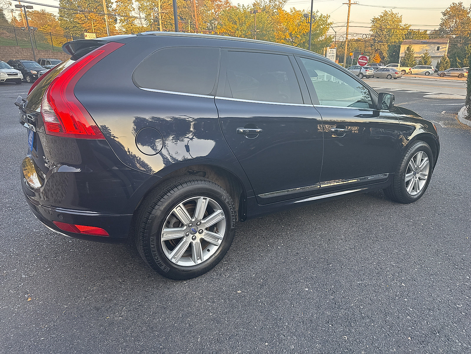 Used 2016 Volvo XC60 T6 w/ Proximity Package AWD/4WD image 4