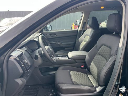 Used 2026 Nissan Pathfinder SV FWD image 38