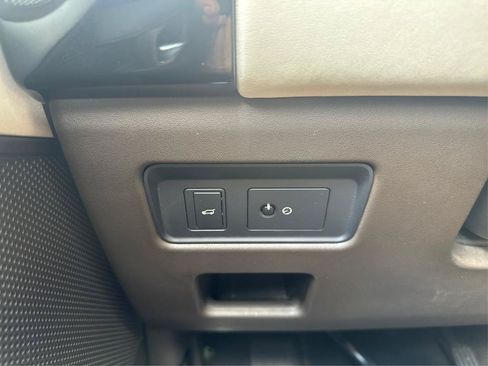 Used 2017 Land Rover Discovery HSE AWD/4WD image 30