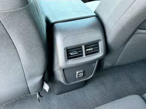 Used 2023 Chevrolet Equinox LT image 23