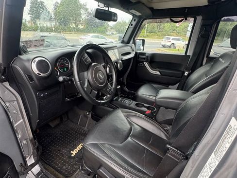Used 2014 Jeep Wrangler Unlimited Rubicon w/ Connectivity Group image 10