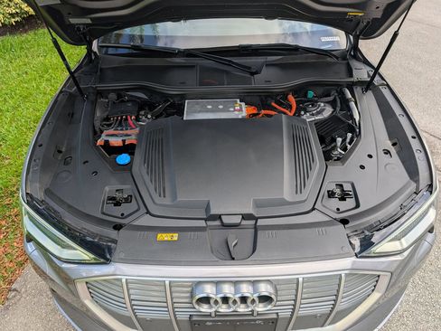 Used 2021 Audi e-tron Premium w/ Towing Package image 81