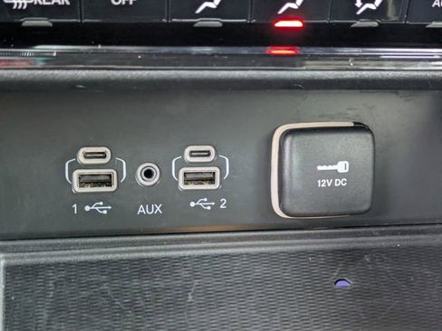 Used 2022 Jeep Grand Cherokee Overland w/ Luxury Tech Group IV image 27