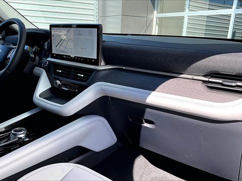 Used 2026 Ford Explorer Platinum w/ LUX Leather Package image 16