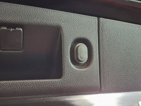 Used 2019 GMC Yukon XL SLT w/ Open Road Package image 7