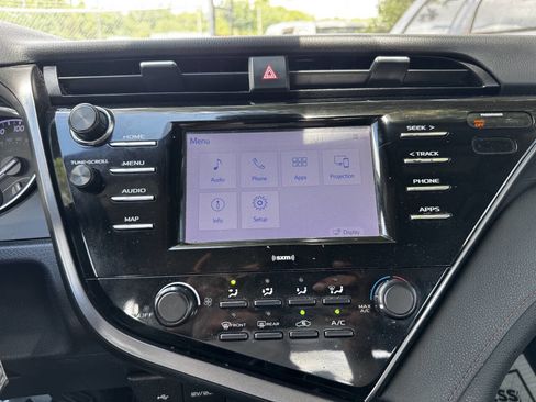 Used 2020 Toyota Camry LE image 15