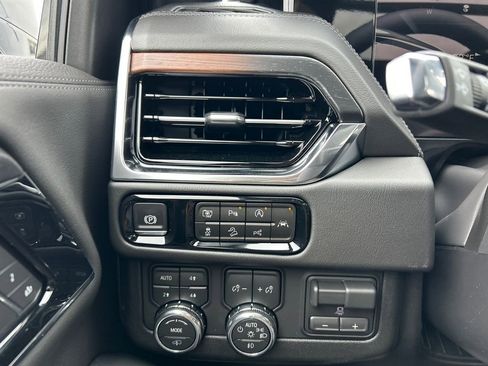 New 2026 GMC Yukon Denali w/ Denali Reserve Package AWD/4WD image 19