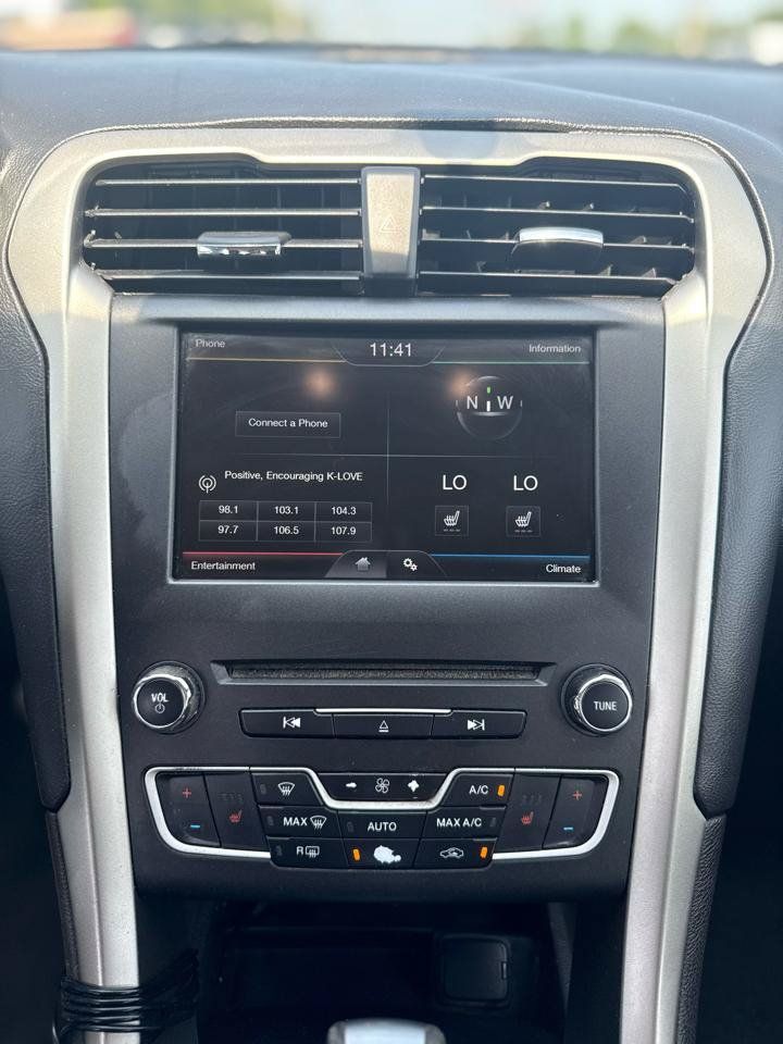 Used 2016 Ford Fusion SE w/ Equipment Group 202A FWD image 14