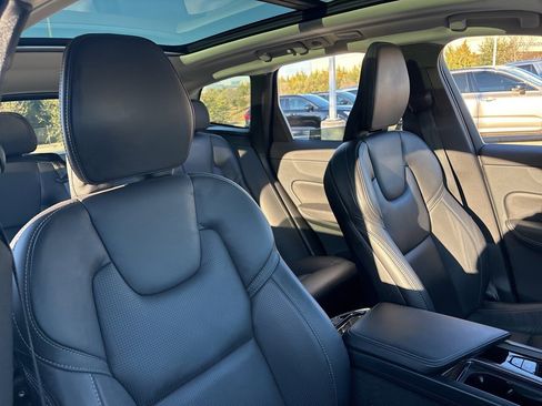 Used 2023 Volvo XC60 B5 Ultimate w/ Climate Package image 12
