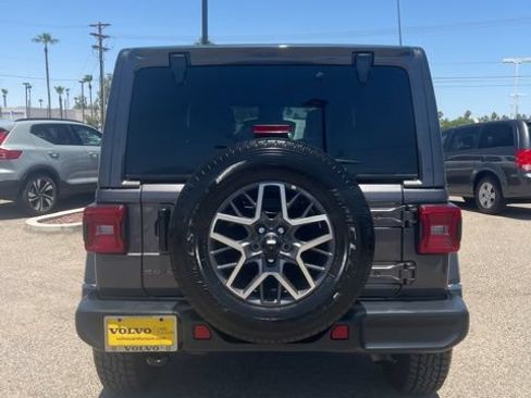 Used 2025 Jeep Wrangler Unlimited Sahara AWD/4WD image 5