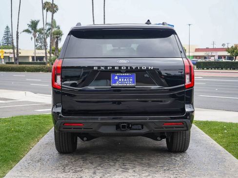Used 2025 Ford Expedition Active RWD image 5
