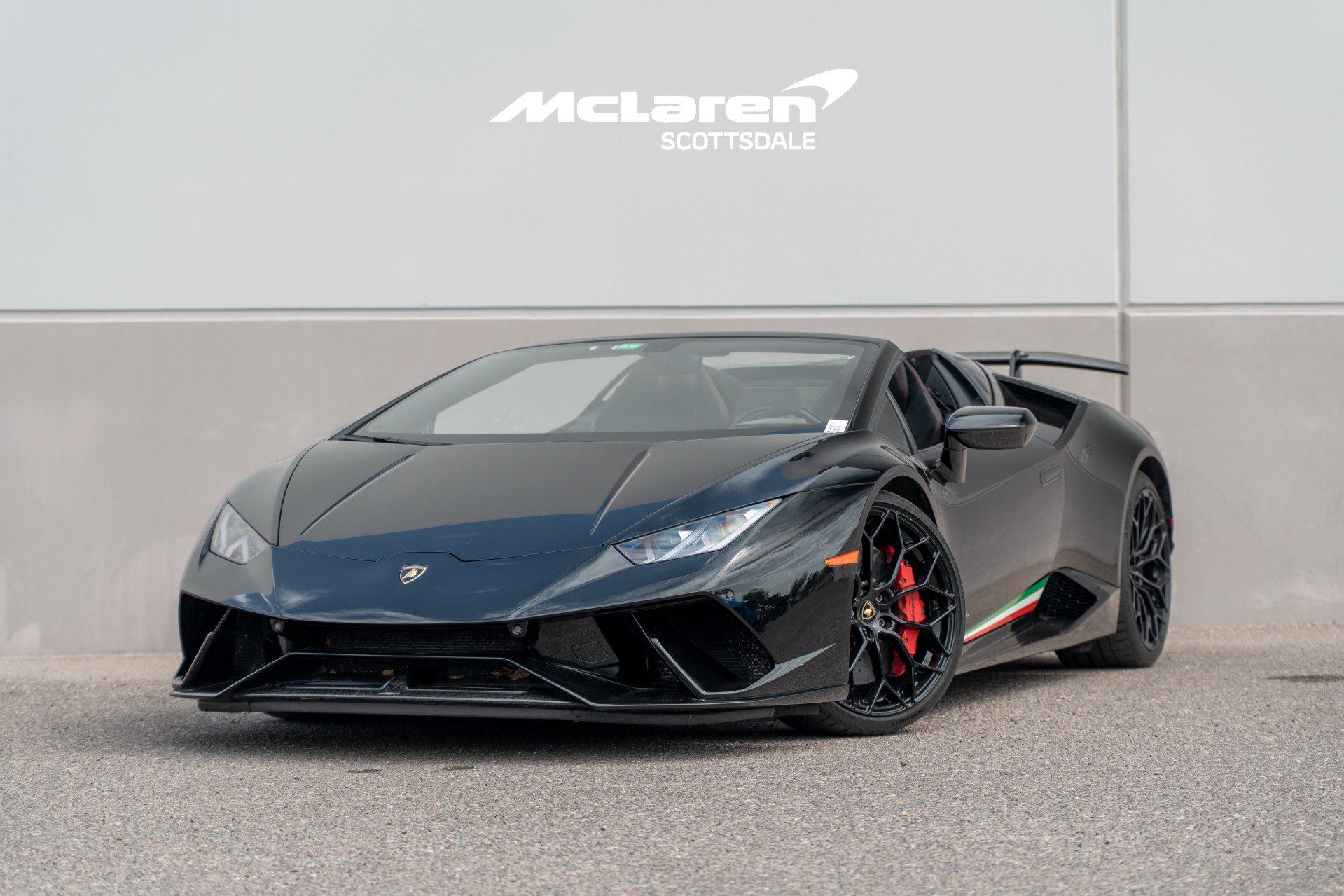 Used 2019 Lamborghini Huracan Performante AWD/4WD image 2