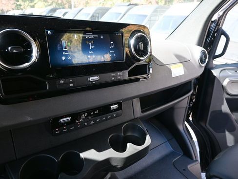 Used 2025 Mercedes-Benz Sprinter 2500 image 13