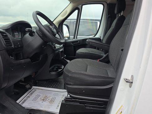 Used 2024 RAM ProMaster 2500 w/ Convenience Group FWD image 5