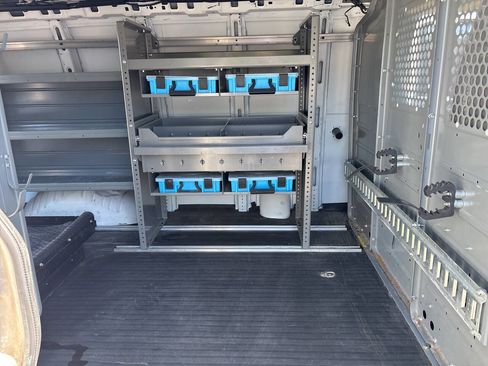 Used 2015 Chevrolet Express 2500 RWD image 18