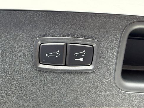 Certified 2025 Porsche Macan AWD/4WD image 13