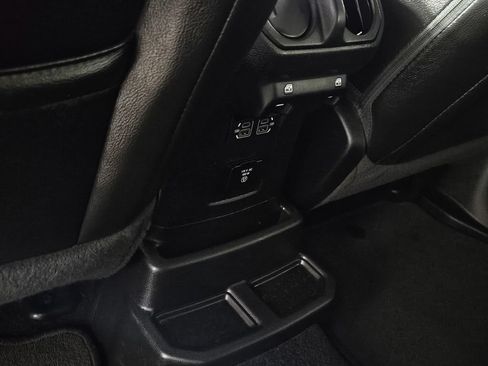 Used 2022 Jeep Wrangler Unlimited Sahara AWD/4WD image 29