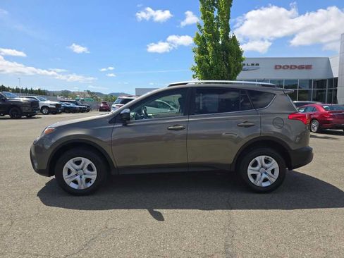 Used 2015 Toyota RAV4 LE AWD/4WD image 2