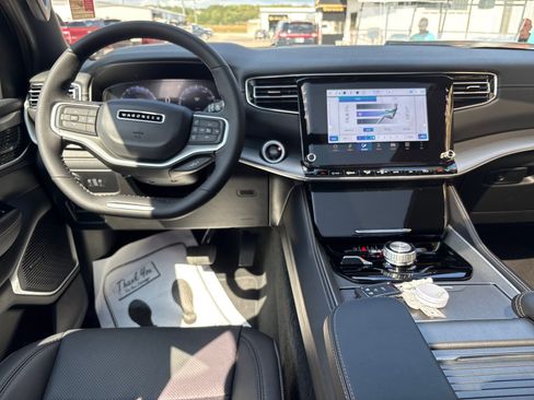 New 2025 Jeep Wagoneer L Series II w/ Premium Group I image 8