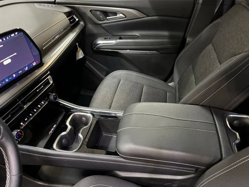 Used 2025 Chevrolet Traverse LT w/ Midnight/Sport Edition FWD image 14