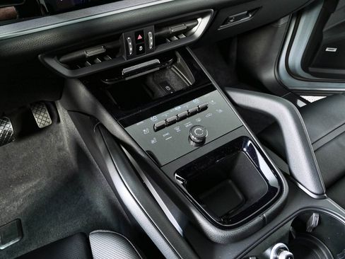 New 2026 Porsche Cayenne Coupe AWD/4WD image 18