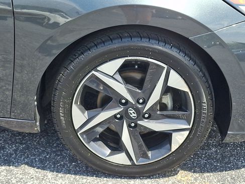 Used 2022 Hyundai Elantra Limited w/ Preferred Accessory Package FWD image 8