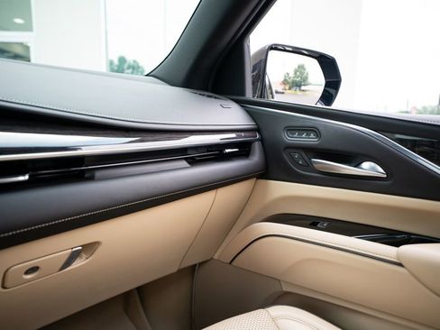 Used 2022 Cadillac Escalade ESV Premium Luxury AWD/4WD image 42
