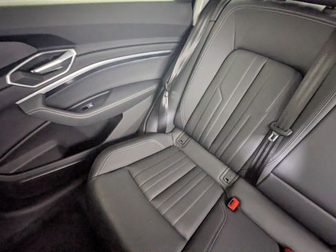 Used 2022 Audi e-tron Premium Plus w/ Premium Plus Package AWD/4WD image 15