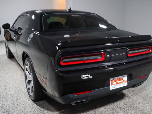 Used 2016 Dodge Challenger SXT Plus image 9