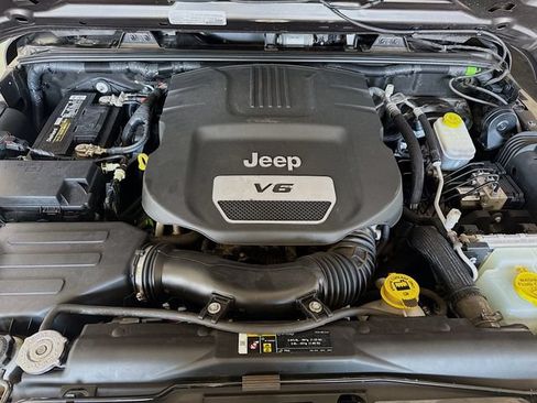 Used 2018 Jeep Wrangler Unlimited Sport w/ Connectivity Group AWD/4WD image 24
