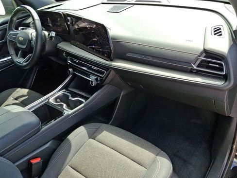 Used 2025 Chevrolet Traverse LT w/ Enhanced Driving Package FWD image 35