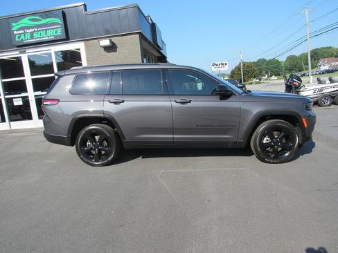 Used 2025 Jeep Grand Cherokee L Altitude RWD image 3
