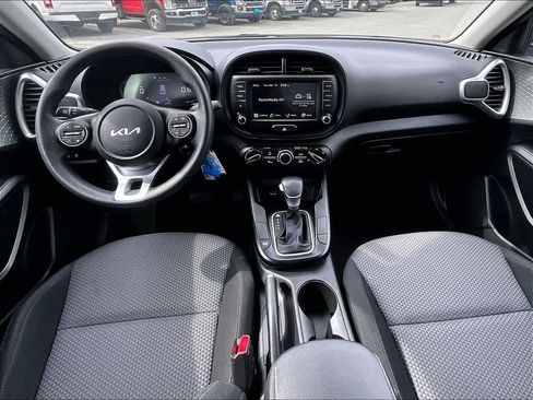 Used 2023 Kia Soul LX w/ LX Technology Package FWD image 16