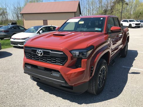 Certified 2025 Toyota Tacoma TRD Sport w/ TRD Sport Upgrade Package image 4