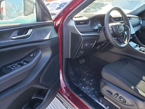 New 2025 Jeep Grand Cherokee L Laredo image 6