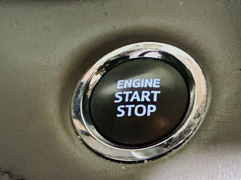 Used 2023 Toyota Highlander L image 20