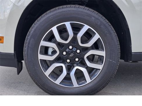 Used 2024 Ford Maverick Lariat w/ 4K Tow Package image 10